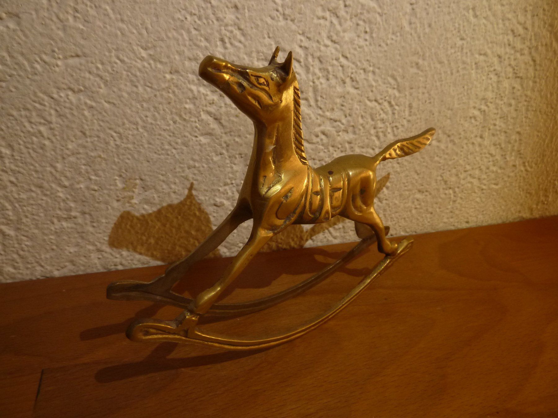 Statuette: Süsses Schaukelpferd Messing Länge 17cm Höhe 13cm – Usato da Hochfelden venduto da swissice