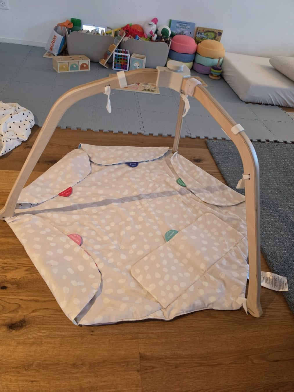 Tappeto da gioco: Lovevery Play Gym Spielbogen mit Spielmatte – Usato da Windisch venduto da Patrick_5210