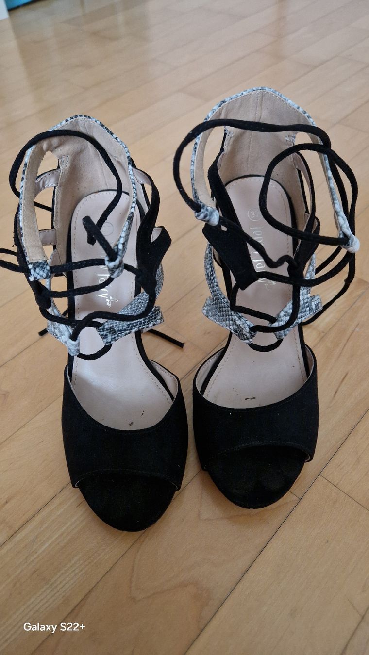 Damenschuhe: Sandalen aus Italien, schwarze Frau Python Größe 37 – Gebraucht aus Uetikon am See von val_5xsw 1