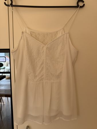 Damen Spaghettitop weiss mit Spitzendetails guter Zustand 