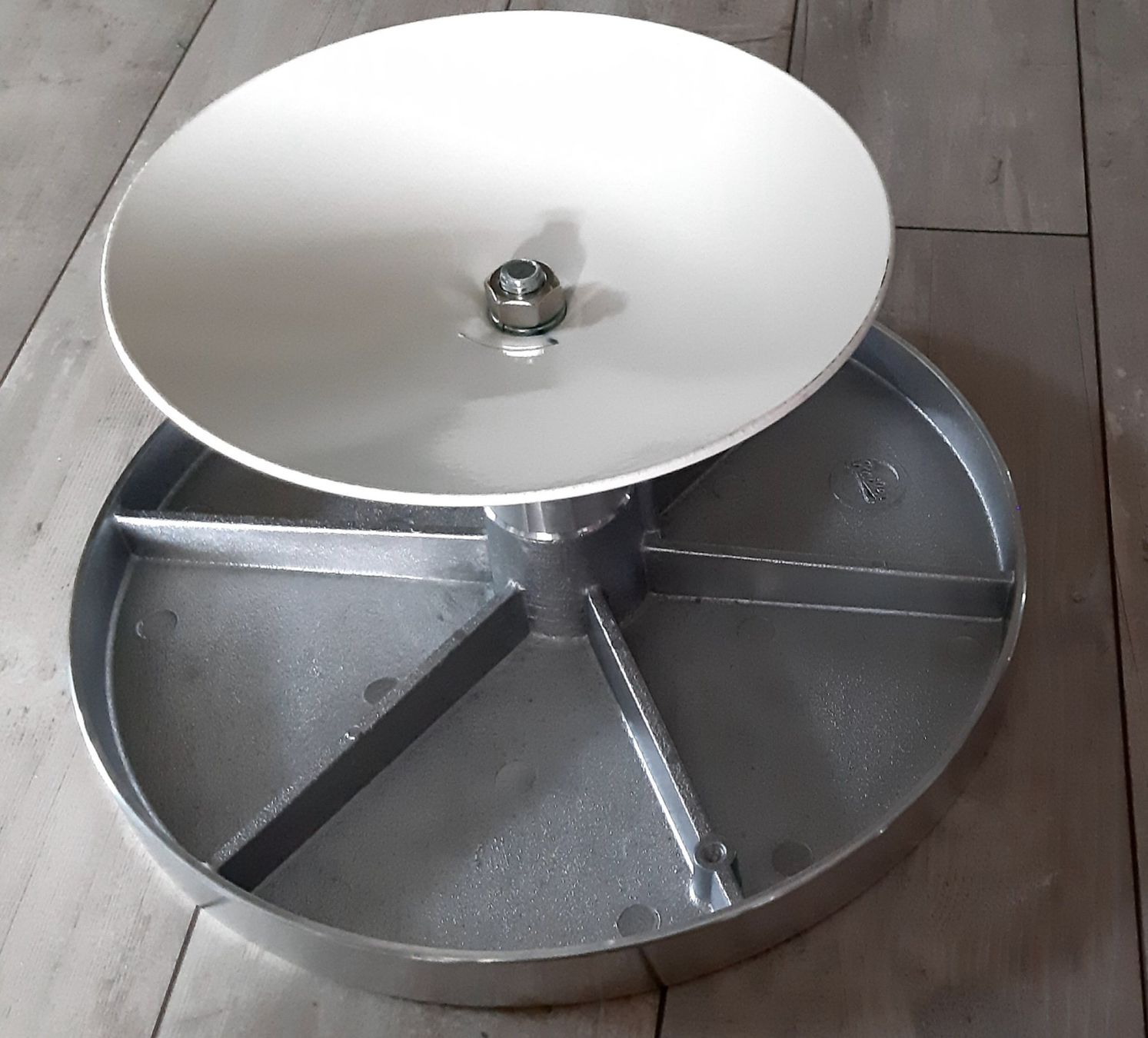 Tous les outils: Töpferscheibe  -  manuell  -  robust  -  30cm – D'occasion à Tagelswangen par BrigittaC01 2