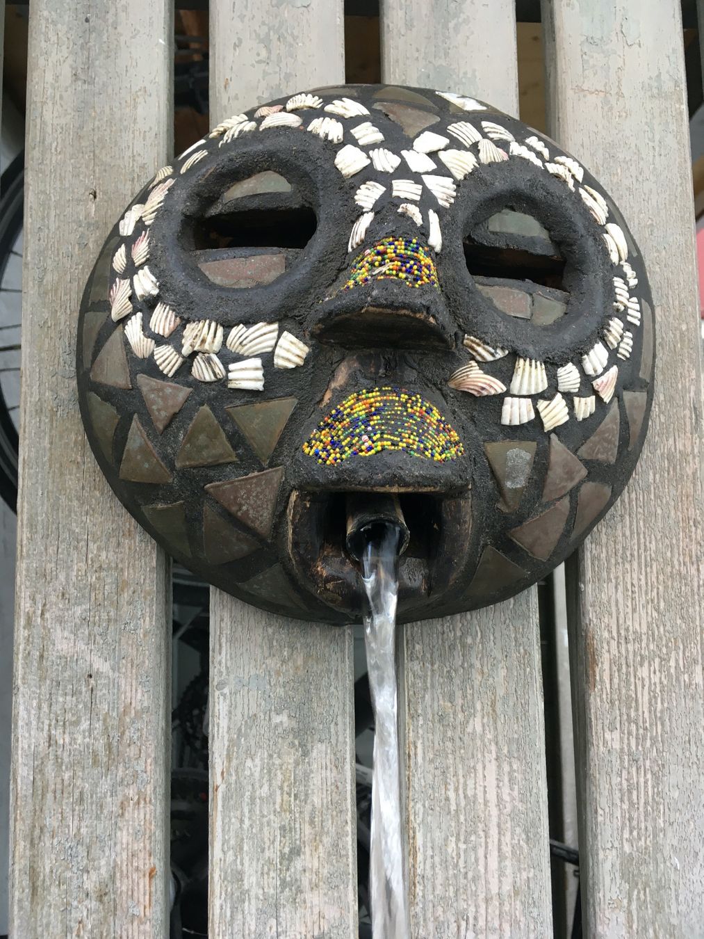 Arte internazionale: Afrika Maske als Wasserbrunnen – Usato da Rheineck venduto da emma.gut 8