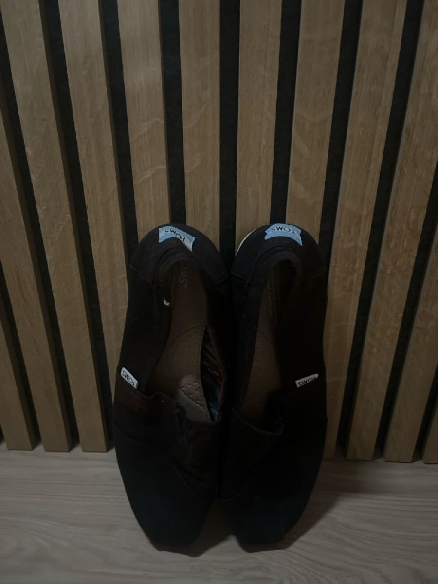 Scarpe da uomo: TOMS Shoes Black Size 42 Good Condition – Usato da Brunnen venduto da kuettel26