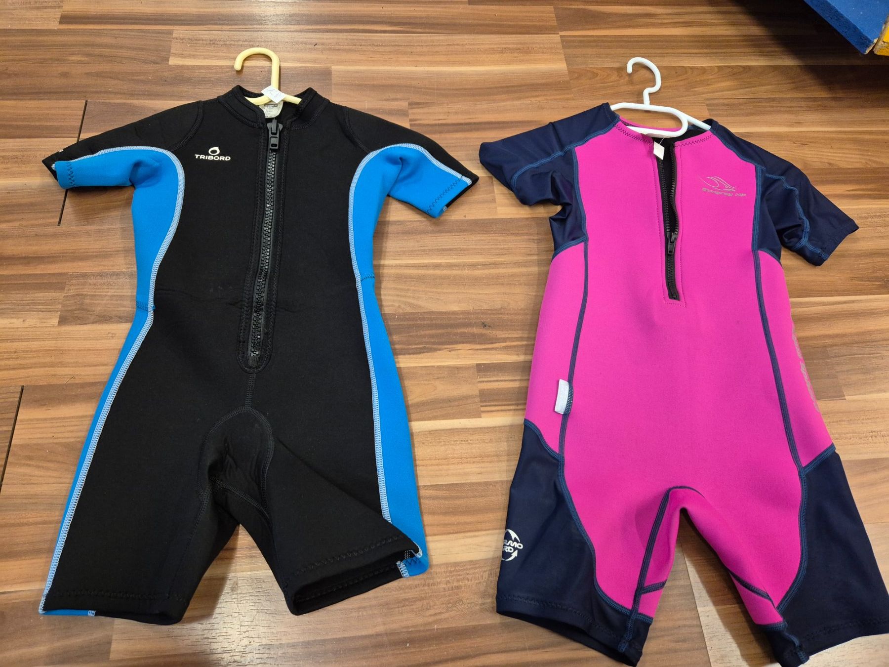 Mute per immersioni: 2 Neoprenanzüge Gr. 128  B – Usato da Schwarzenburg venduto da Flamingo07