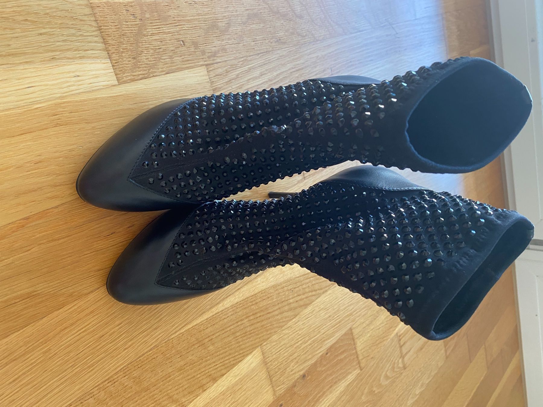 Damenschuhe: Neuwertige Giuseppe Zanotti Stiefel – Neu (gemäss Beschreibung) aus Schmiedrued von visagistinalisha 1