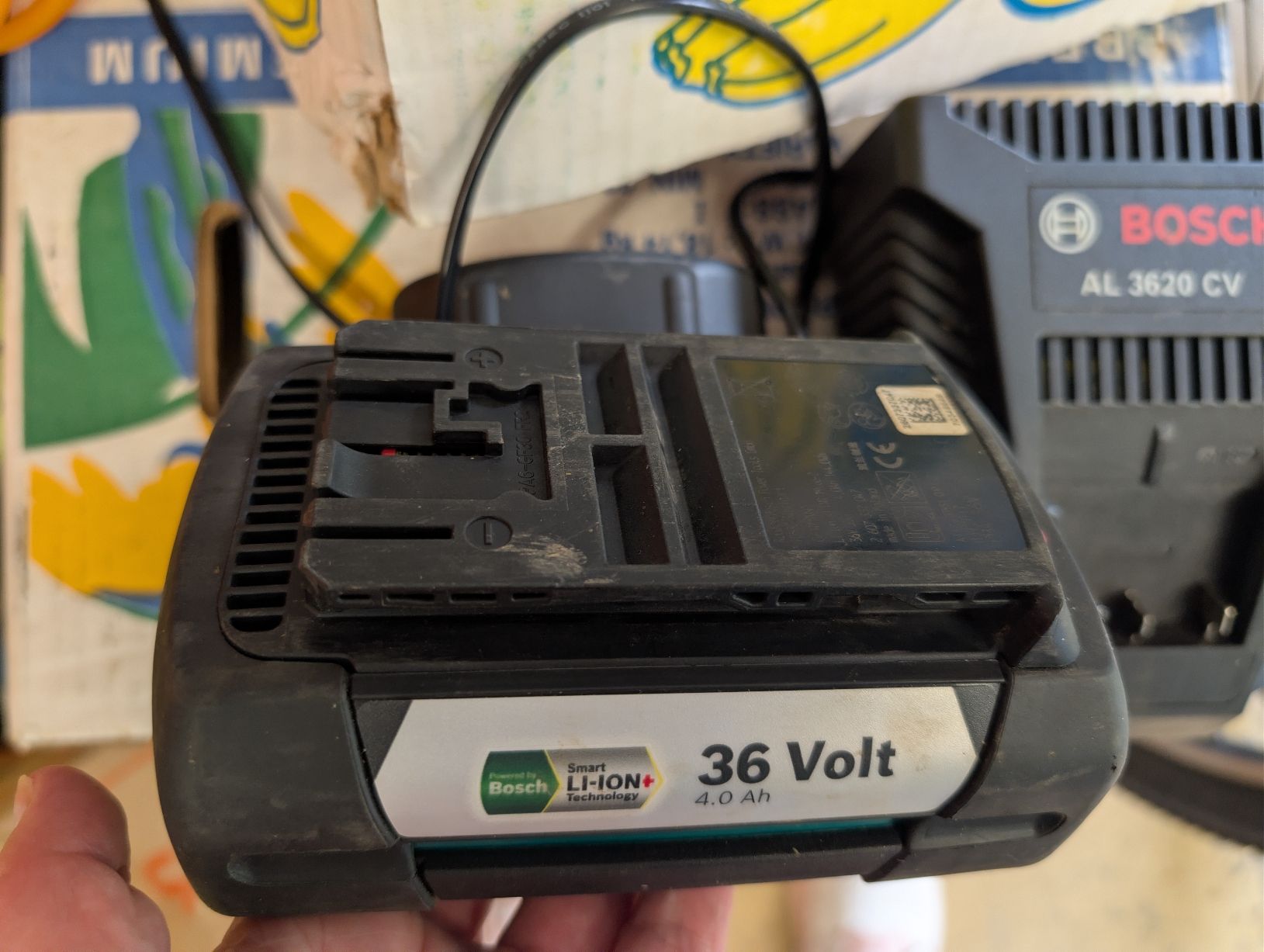 Bosch Accus & piles: 2 Bosch 36-V-Akkus mit Ladegerät  – D'occasion à Büren an der Aare par bbu22 1