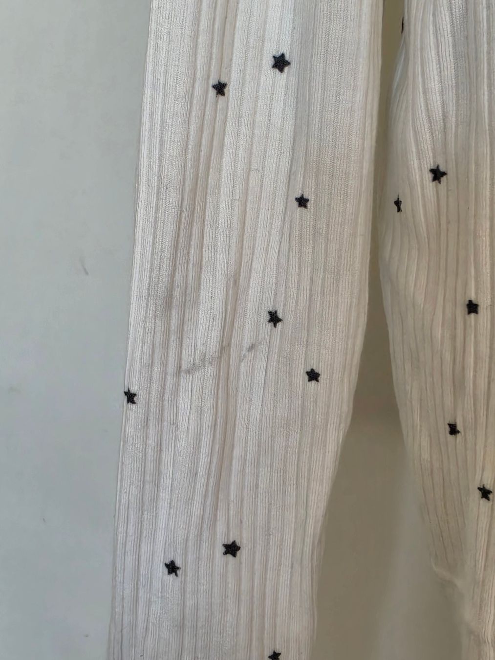 H&M Pigiama & Simili: Pyjama weiss mit Sternen Gr. 134/140 – Usato da Zürich venduto da Pemberleys 6