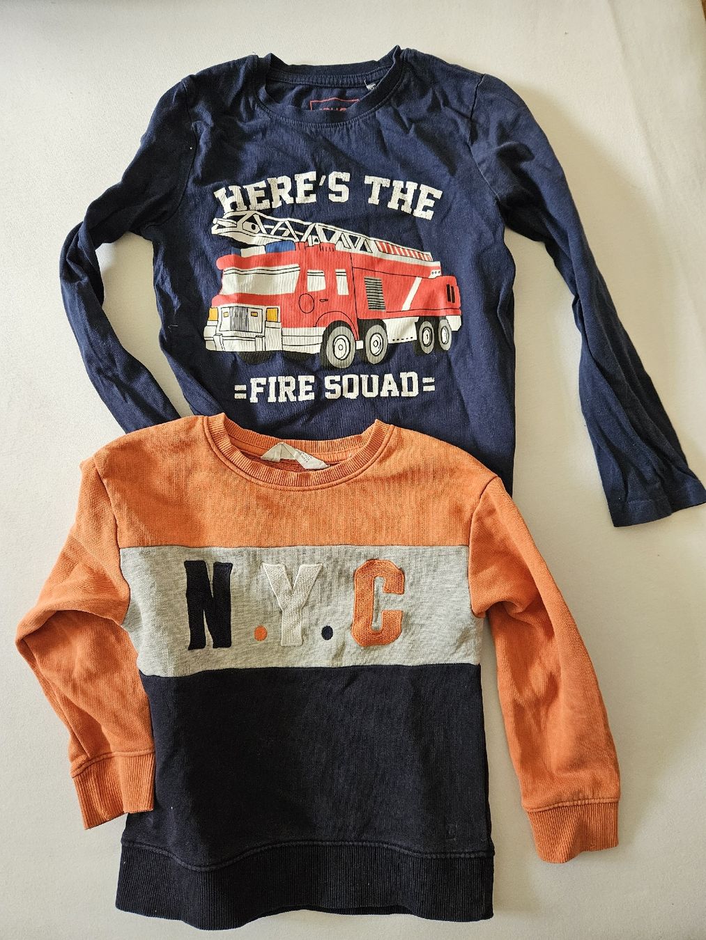 Maglioni & Felpe: 2 Jungen Pullover Gr. 104/110 – Usato da Neftenbach venduto da susanne0041