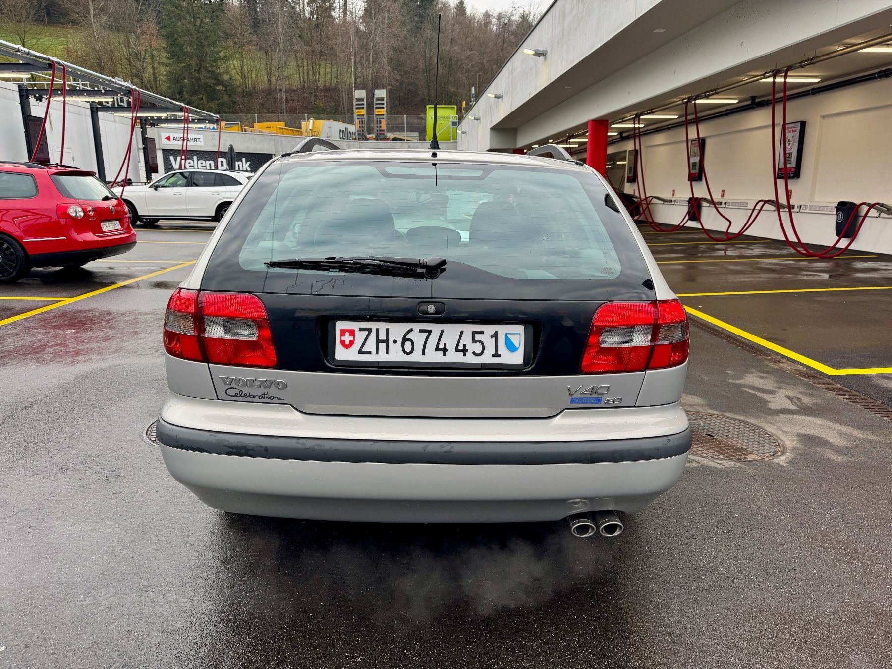 Volvo Automobili: VOLVO V40 2.0i Celebration – Usato da Mettmenstetten venduto da a883433a 2