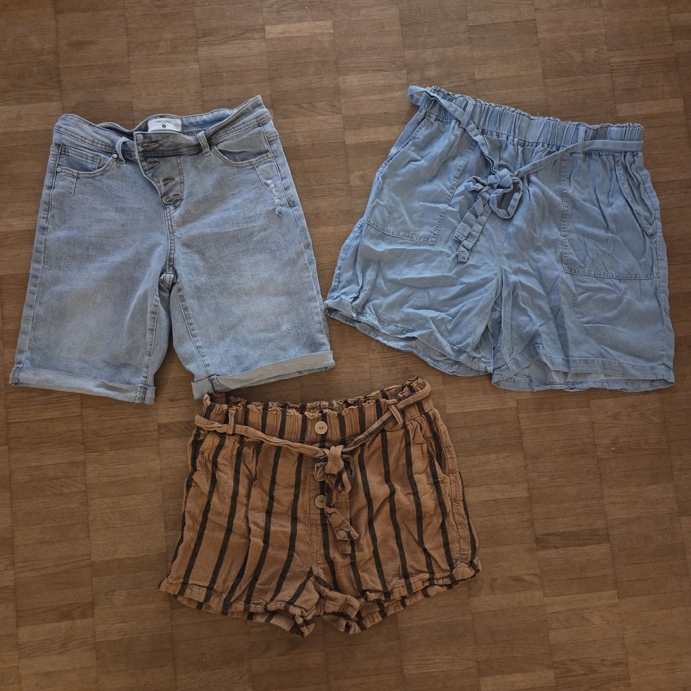 Hosen: 3 Stk. Shorts Gr. M – Gebraucht aus Näfels von CH.Kchlineknopf