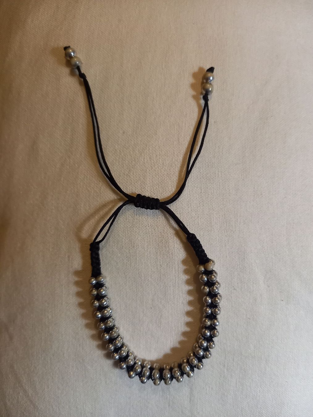 Bracciali & Braccialetti: Armband mit silbernen Perlen – Usato da Basel venduto da Clay66