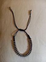 Armband mit silbernen Perlen