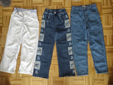 Lot 3 JEANS  pour fille t.128-130 cm