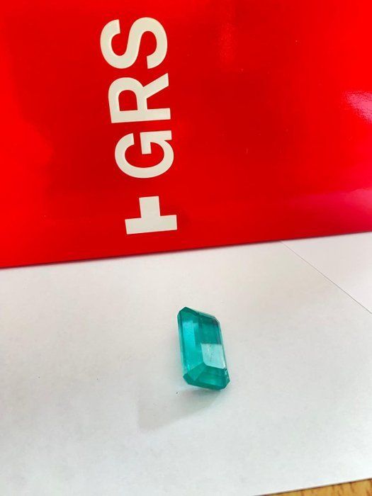Pietre preziose: Natural Important Emerald Smaragd Gemstone 26.83ct Certified – Usato da Winterthur venduto da Tafr 1