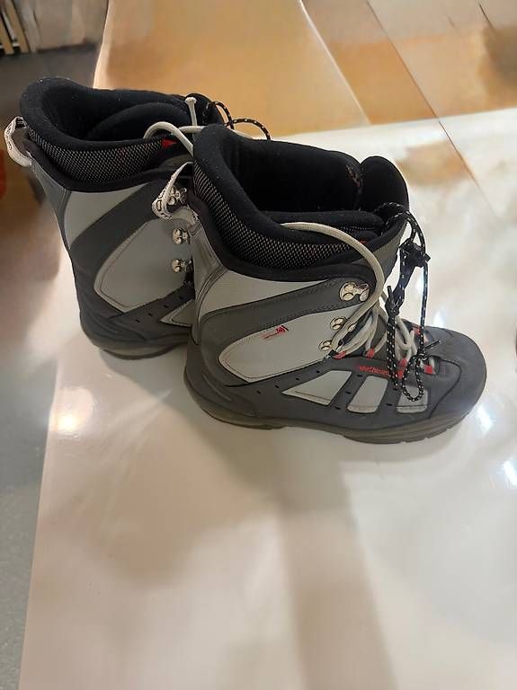 Board: Snowboard + Snowboardschuhe zu verkaufen – Usato da Murten venduto da Kousen 3