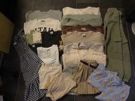 Tolles Kleiderpaket für Mädchen, Grösse 152 cm, 21 Stk