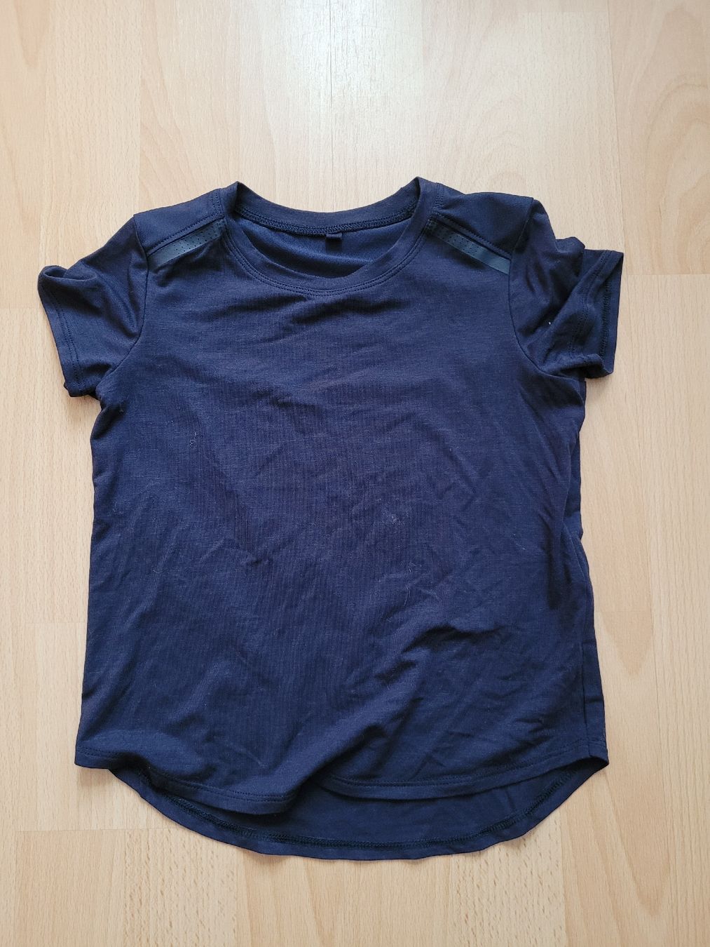 Camicie, T-shirt & Polo: Sportshirt gr. 98/104 – Usato da Inwil venduto da Flower2325