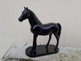 Petit cheval en résine