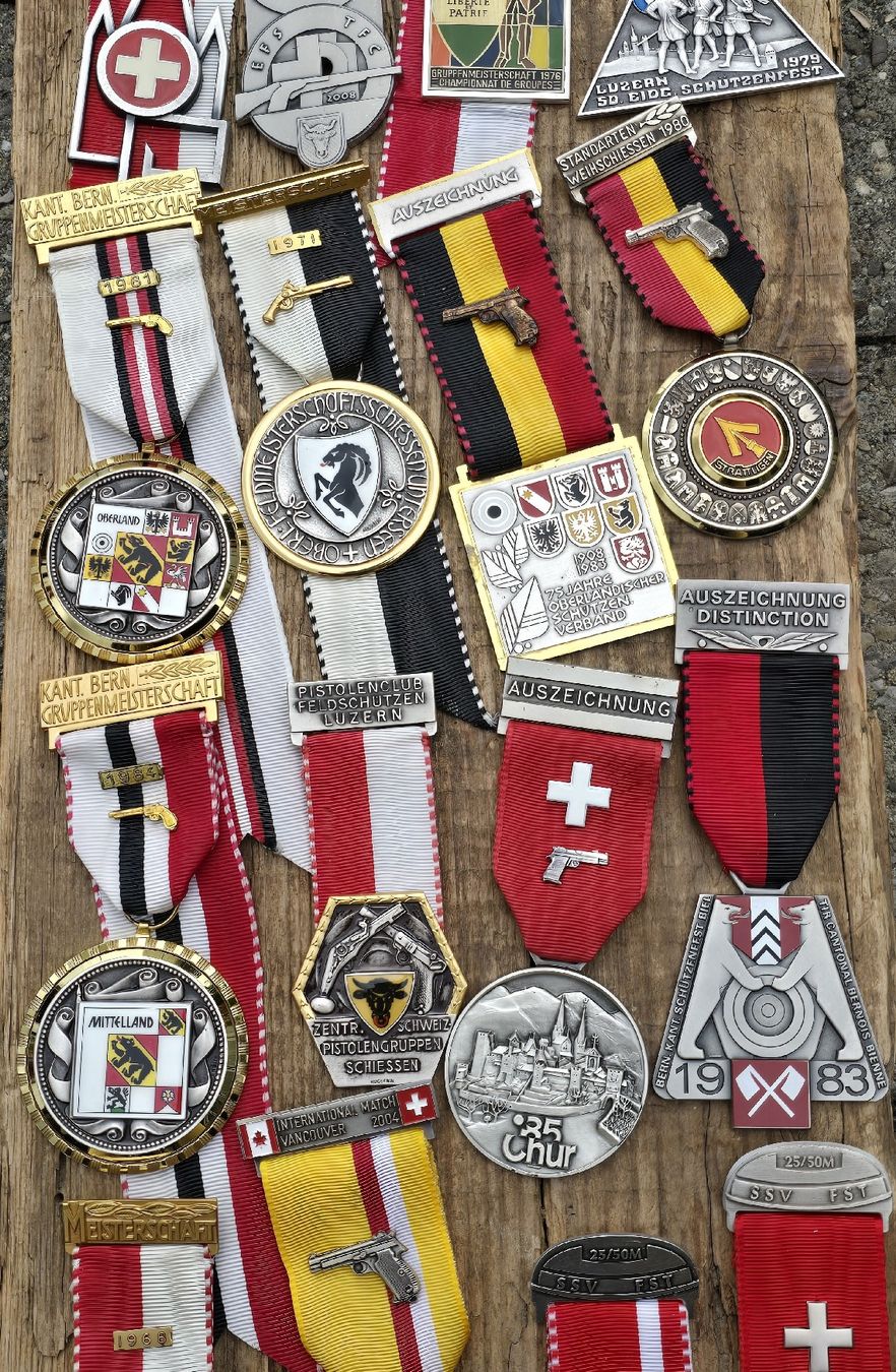 Medaglie: 20 Stk Schützenmedallien – Usato da Walkringen venduto da Vanuca 2