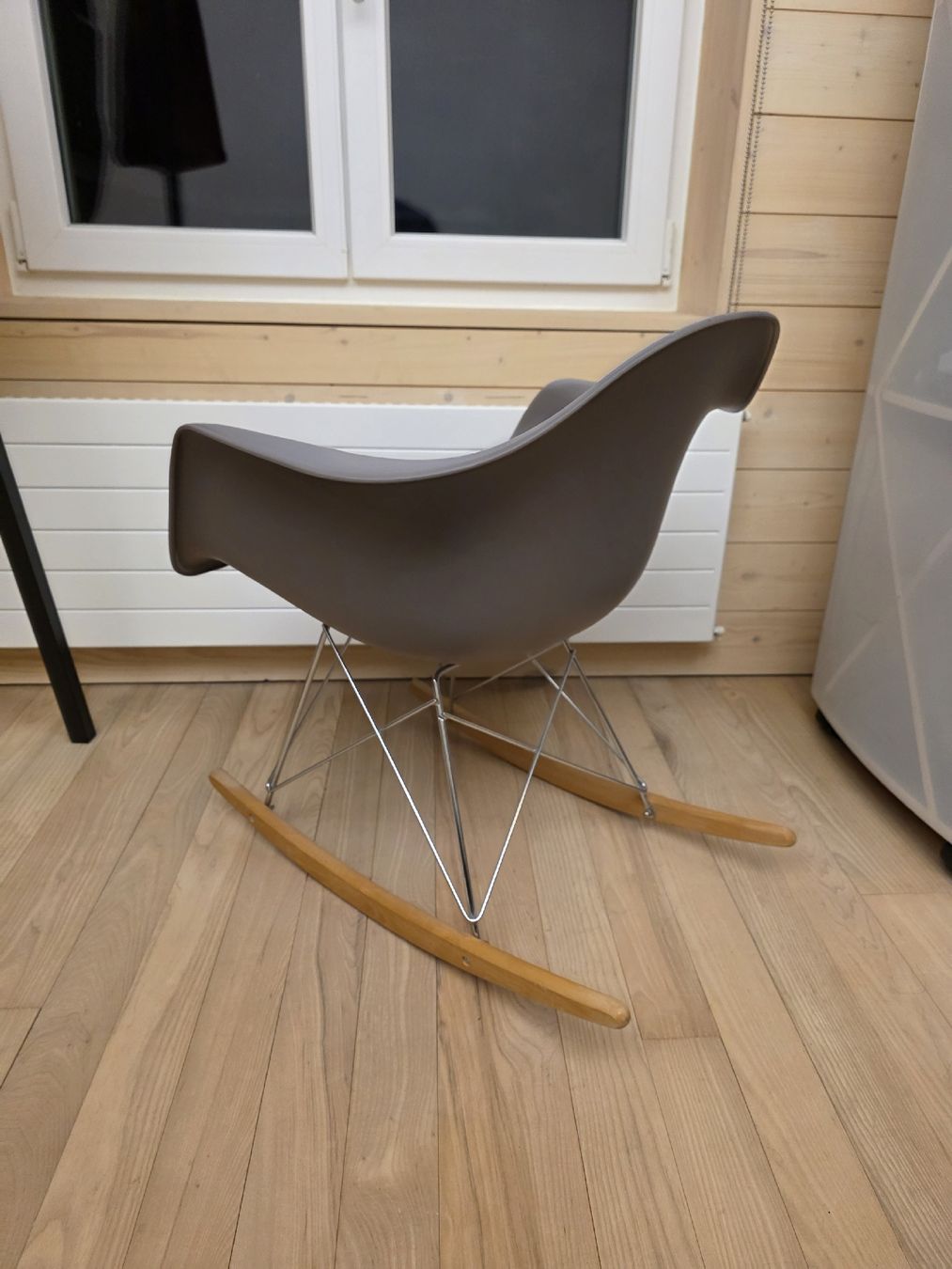 Sedie: Designer Schaukelstuhl im Eames Stil – Usato da Lichtensteig venduto da Polsterwerk 3