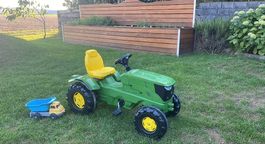 John Deere 6210R Trettraktor mit Flüsterreifen
