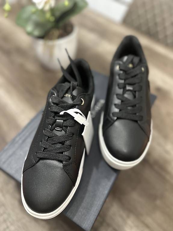 Scarpe da donna: Tommy Hilfiger Sneaker – Usato da Eschlikon TG venduto da tak_p2dk 1