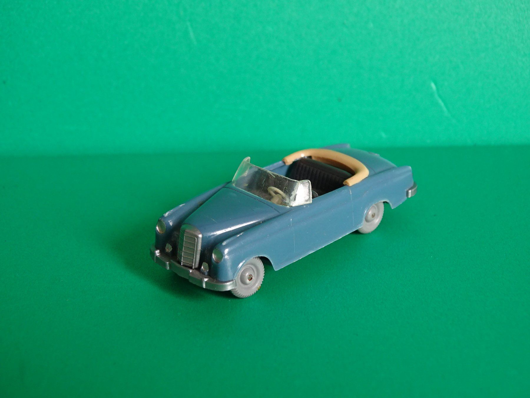 Wiking Modellini d'auto: Mercedes von Wiking 1/87 – Usato da Bretzwil venduto da Meex