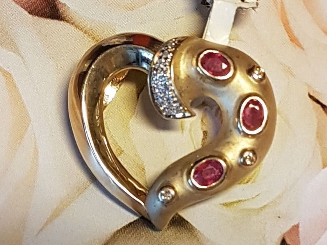 Pendentifs: Edles Designer Herz mit 3 Rubinen – Neuf (Voir description) à Unterägeri par Altgoldschmuck