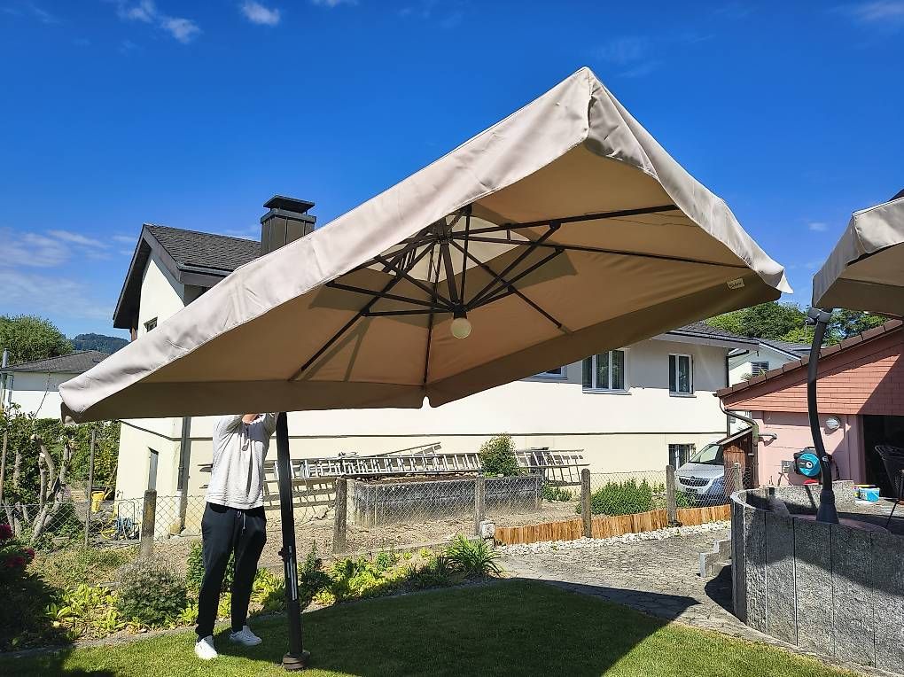 Ombrelloni: Luxus Sonnenschirm Solero mit Beleuchtung – Usato da Lenzburg venduto da Epson5