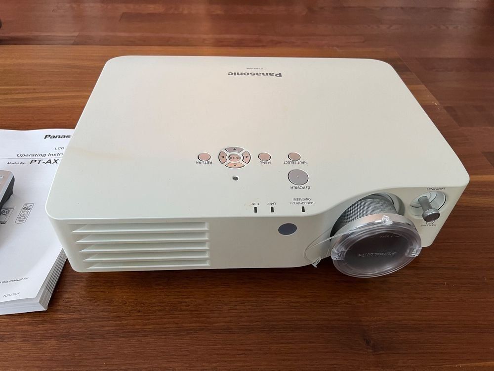 Panasonic Proiettori: Panasonic PT-AX100E Beamer 900Std. – Usato da Zürich venduto da She10