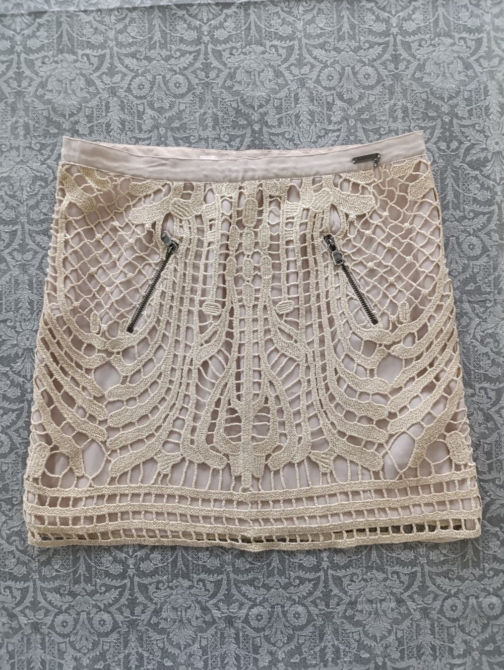 Guess Röcke: GUESS  Minirock in Beige, Grösse XS – Neu (gemäss Beschreibung) aus Hergiswil NW von pol_9dl8