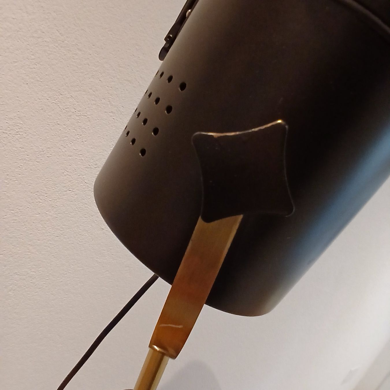 Lampen: Industrielle Stehlampe Dreibein/ Metall – Gebraucht aus Stettlen von FelizW 4