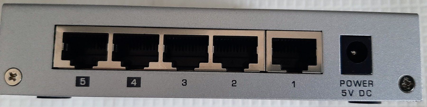 Zyxel Hub & Switch: ZyXEL ES-105A 5-fach-Switch – Usato da Zürich venduto da Zurich 6