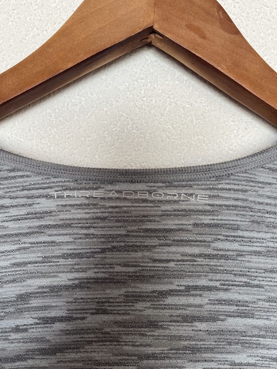 Under Armour T-shirt: T-shirt à manches longues Under Armour Threadborne gris tail – Usato da St-Légier-Chiésaz venduto da bfa_9dp5 2