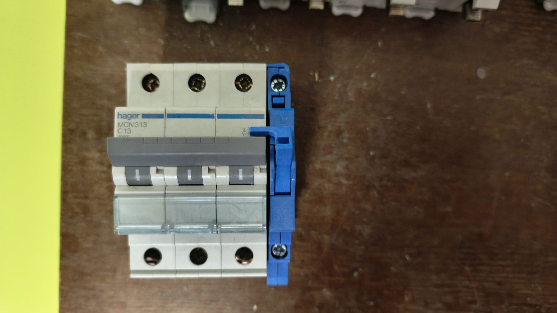 Hager Componenti elettronici: Gebrauchte Hager Elektrokomponenten, – Usato da Riehen venduto da jam_8ly9 4