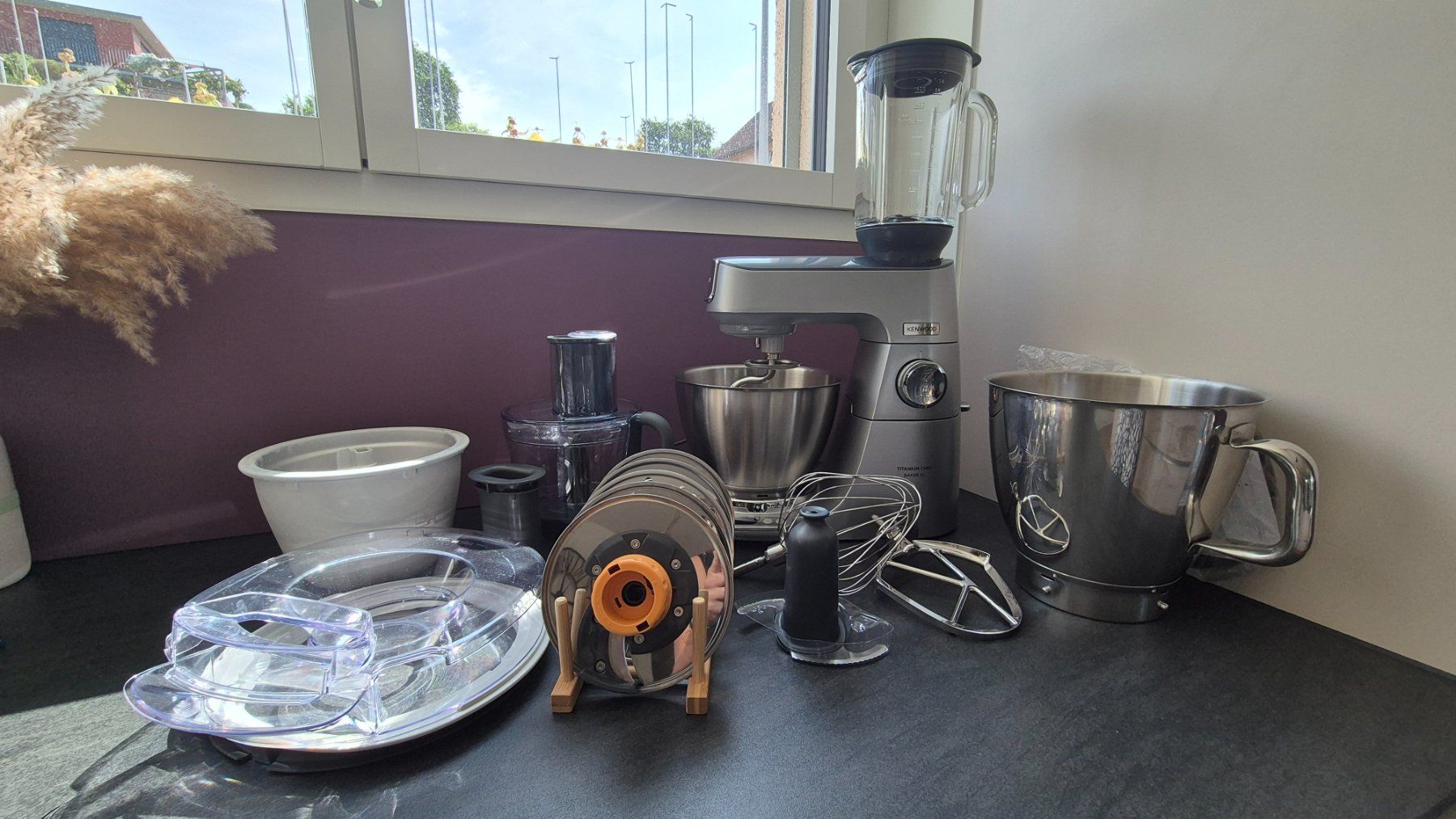 Kenwood Küchengeräte: Titanium Chef Baker XL Silber inkl. Eisbereiter & Reibe – Gebraucht aus Obfelden von rah_y6ml