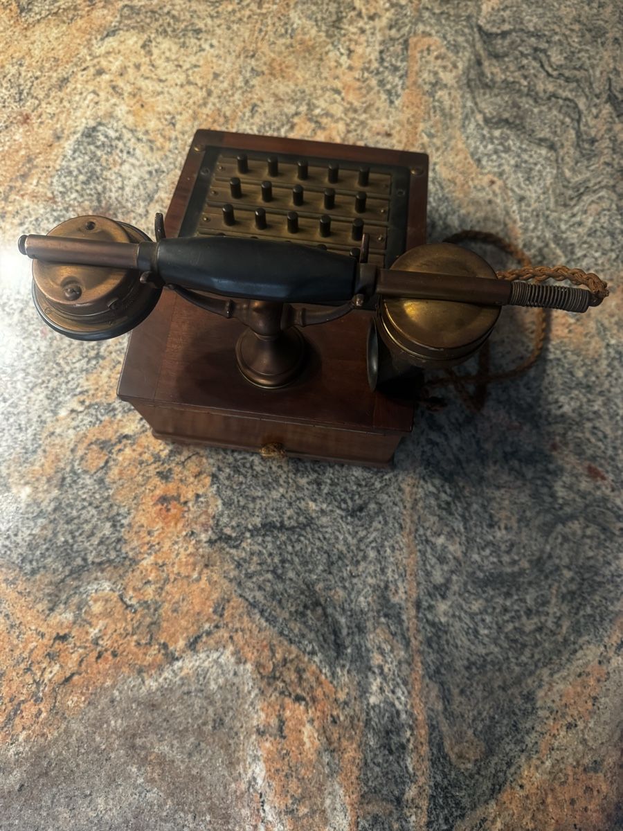Téléphones: Antikes Telephon-antique telephone – Défectueux à Olten par Asaliya 1