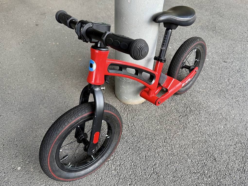 Veicoli per bambini: Laufrad MICRO in der Farbe ROT – Usato da Seewen (SZ) venduto da manuelit0