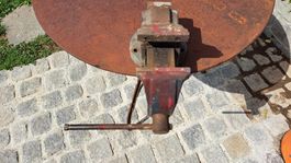 Schraubstock 100mm mit Schraubgewinde Gusseisen