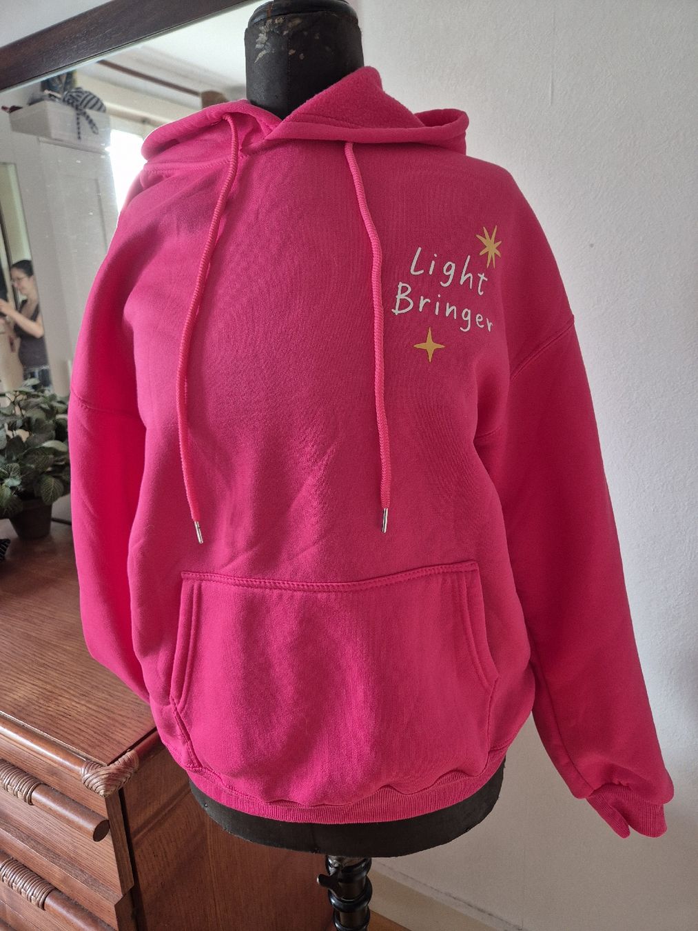 Maglioni & Felpe: Sweat à capuche rose vif "Light Bringer" taille M – Nuovo (secondo la descrizione) da Yverdon-les-Bains venduto da somiou