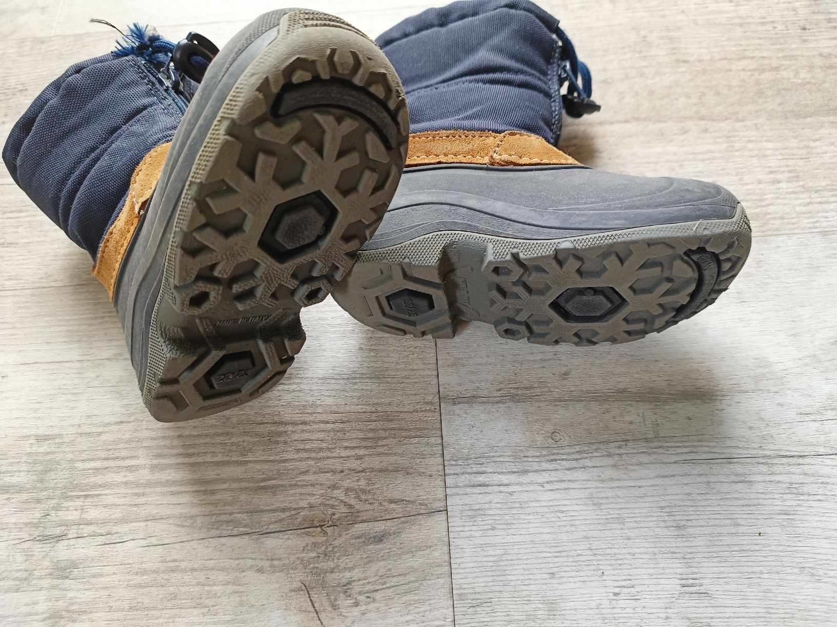 Scarpe per ragazzi: Kinder-Winterstiefel Grösse 22/23 – Usato da Buochs venduto da NAmb 2