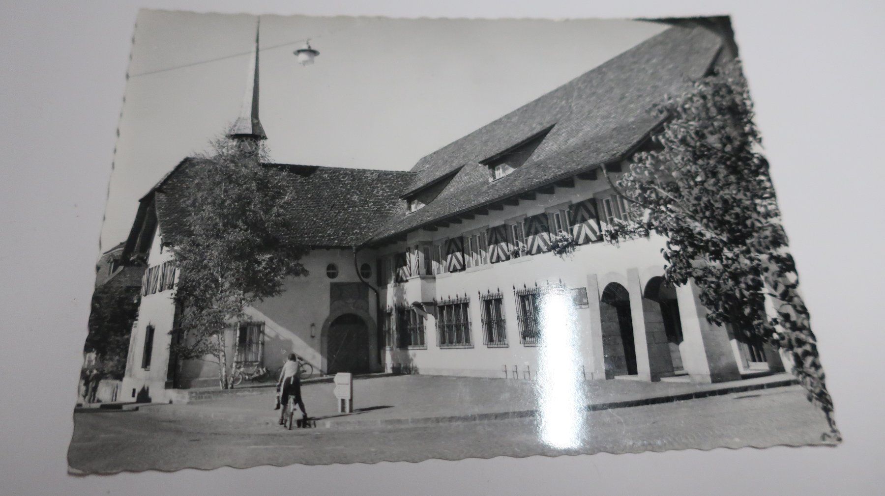 Cartoline postali: Gemeindehaus Ins BE – Usato da Cormoret venduto da Pascalll2001 1