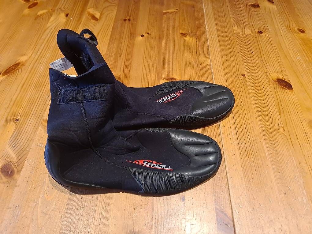 Tauchanzüge: Chaussons Néoprène de plongée natation 44 – Gebraucht aus Châtel-St-Denis von max_fri
