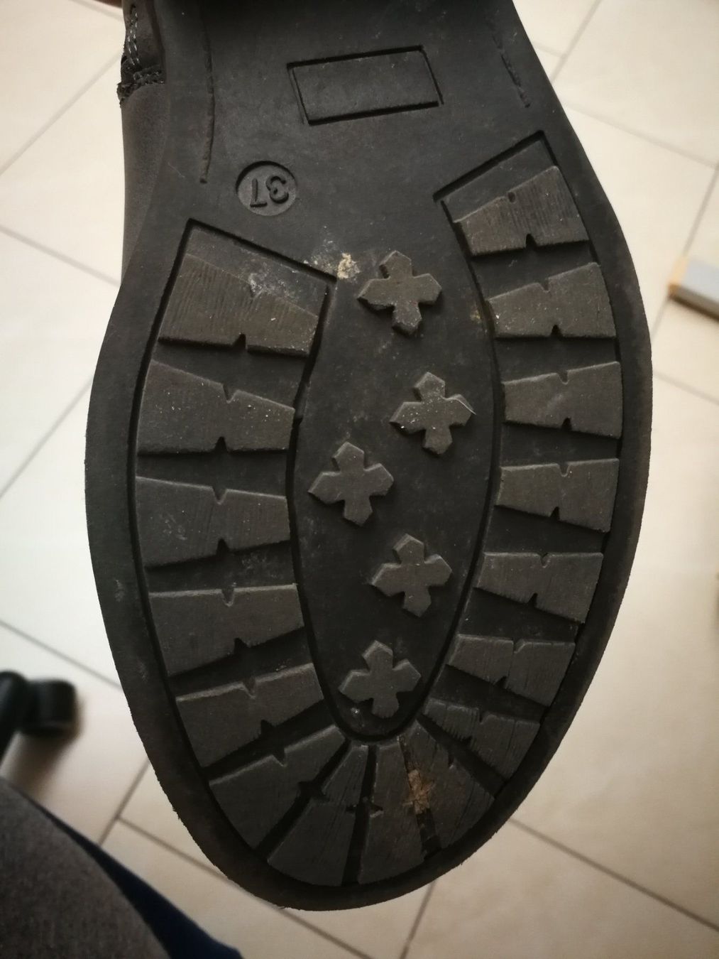 Scarpe da uomo: Kinder Winterstiefel, Grösse 37 – Usato da Birrhard venduto da Pry 2