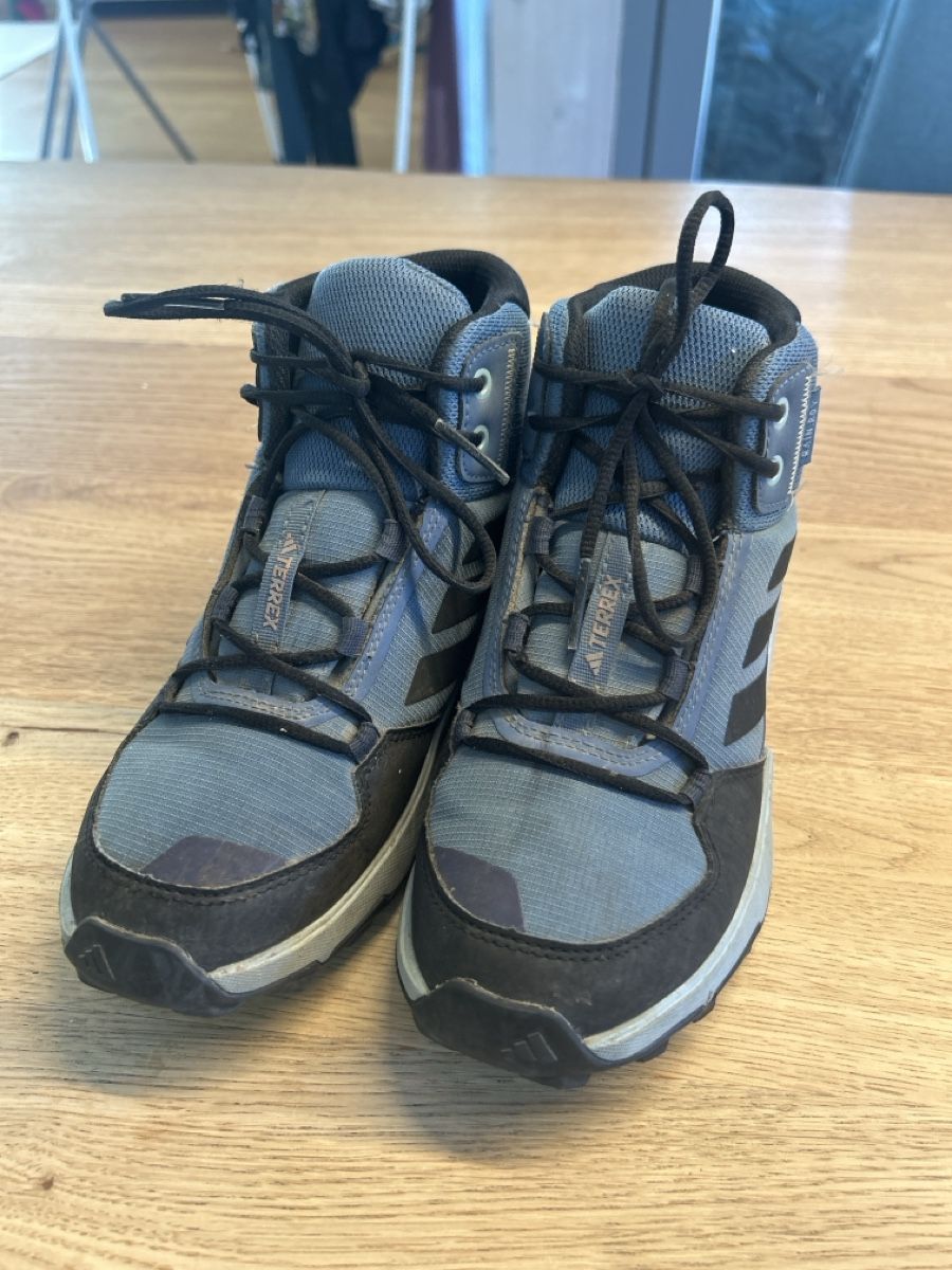 Adidas Chaussures garçon: Adidas Terrex Kinderwanderschuhe Grösse 35 – D'occasion à Liestal par Hostettler87 3