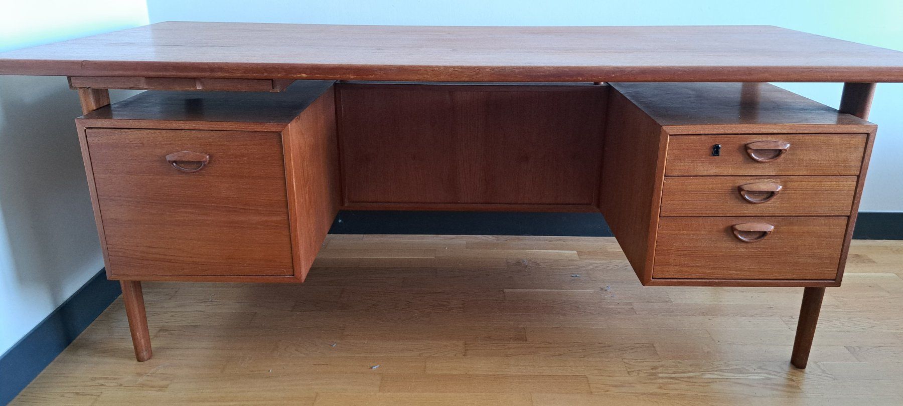 Scrivanie: Bureau style danois vintage – Usato da Genève venduto da mar_jc7p 2