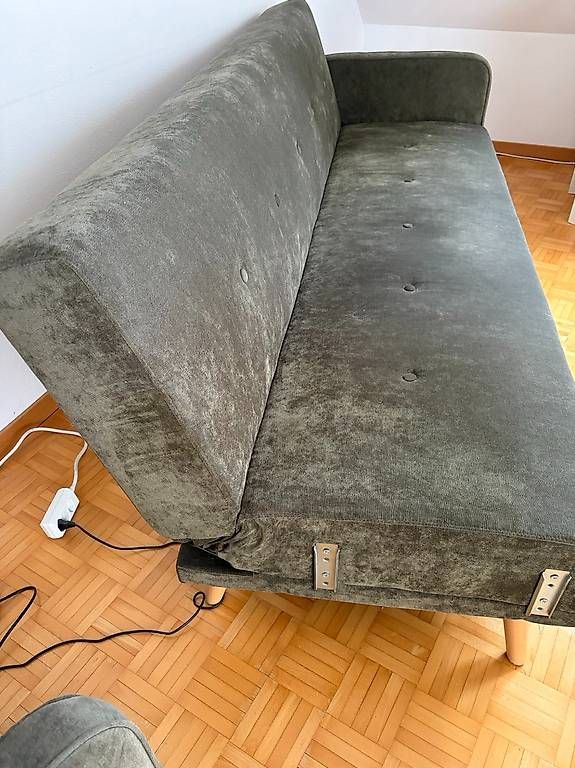 Divani: Moosgrünes Schlafsofa mit Holzfüssen, 200 cm – Usato da Zürich venduto da thewildone 2