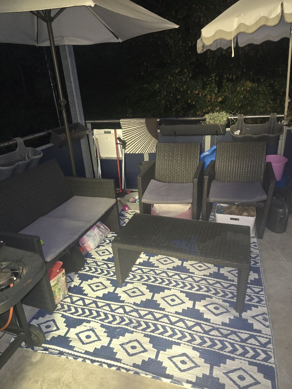 Set de table et chaises: Garten set komplett  – D'occasion à Ebikon par mir_jxw2