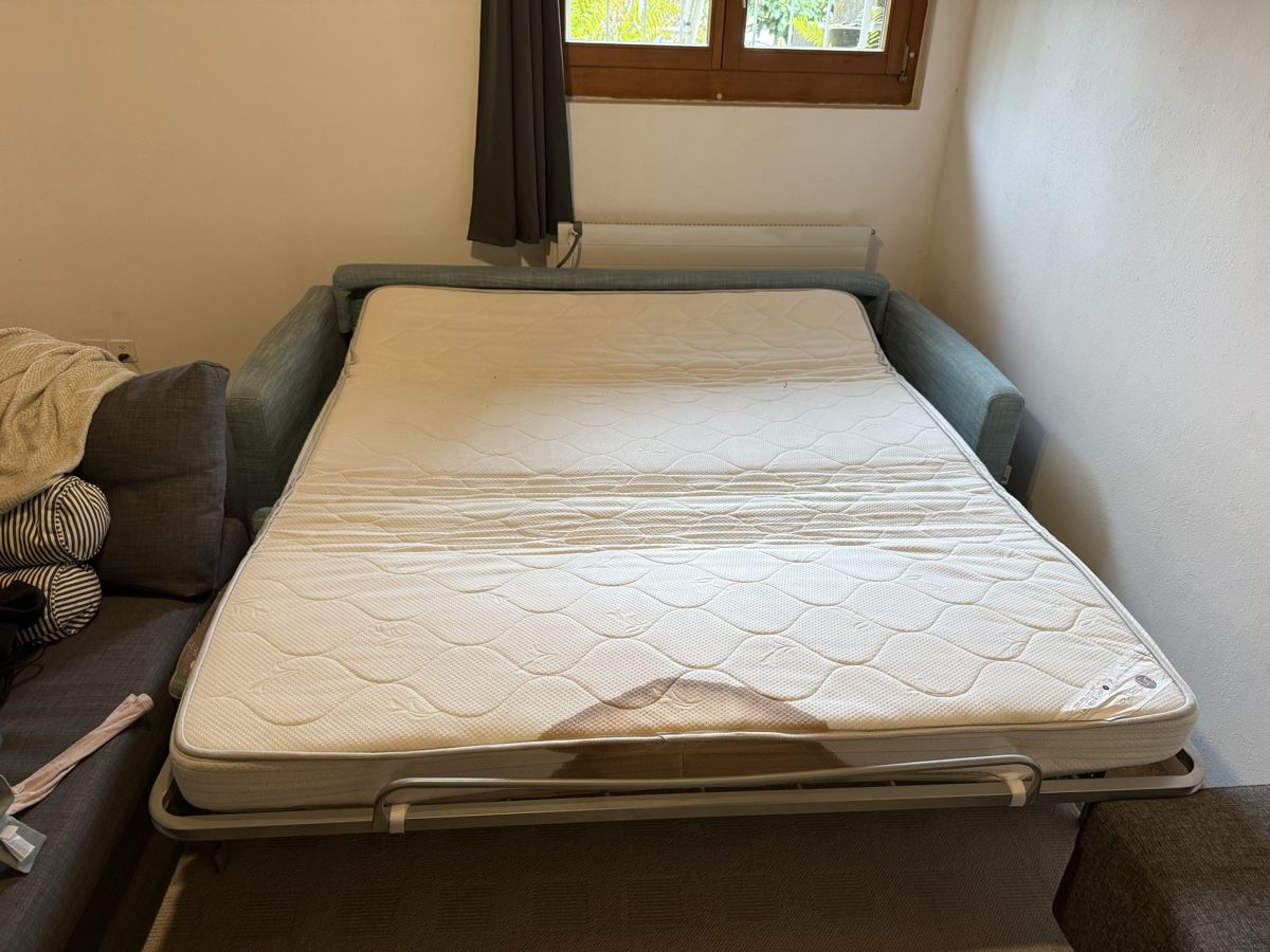 Sofas: Schlafsofa hellblau (mit Flecken) – Gebraucht aus Bottmingen von divada 2
