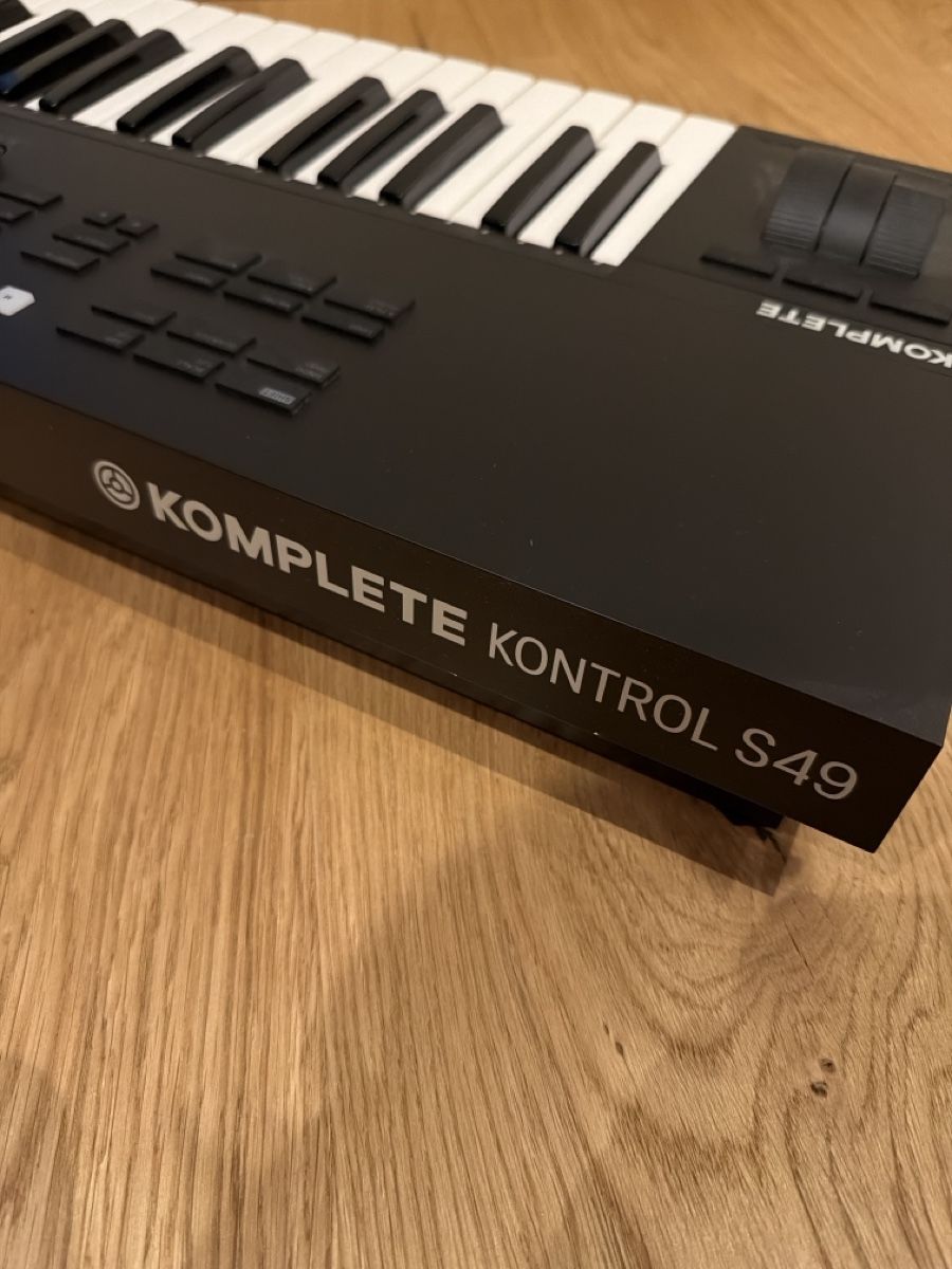 Native Instruments Strumenti musicali: Native Instruments Komplete Kontrol S49 Keyboard – Usato da Zürich venduto da numifan1 1